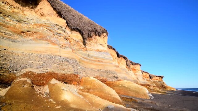 晩成海岸の断崖（断壁）と地層　太平洋