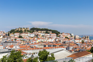 Fototapeta premium Lisbon skyline with castle Castelo de Sao Jorge and view of Lisbon, Portugal