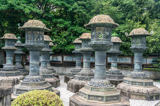 Far east stone lanterns, Japanese lanterns