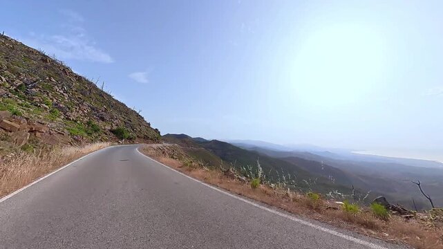 Conduciendo por la carretera de los Reales en Estepona