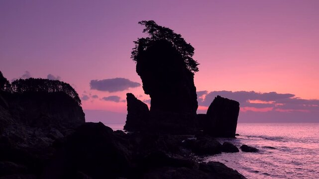 三王岩と太平洋の朝