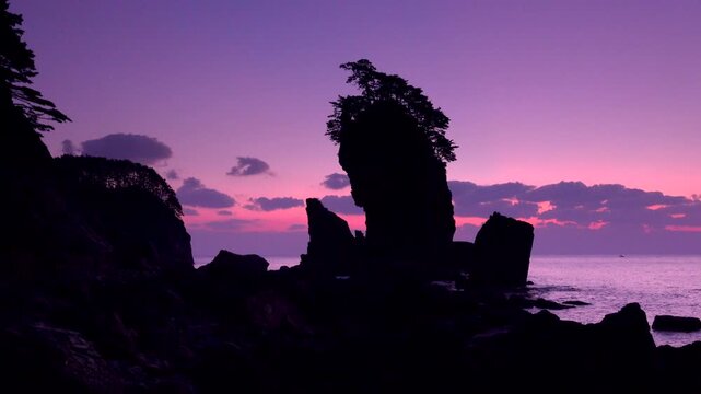 三王岩と太平洋の朝