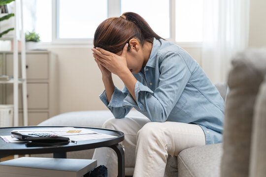 person opening wallet on the table have invoice and loan document.