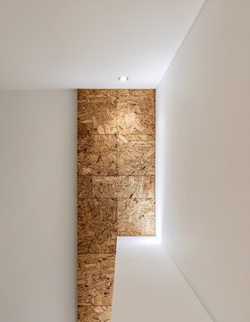 Modern minimalist bathroom with marble wall niche and neutral lighting.