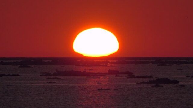 野付半島の日の出と流氷