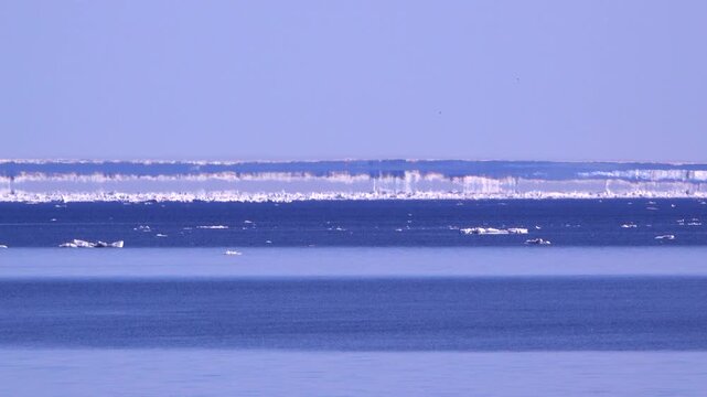 二層の幻氷（蜃気楼）と流氷とオホーツク海
