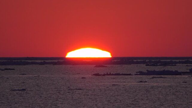 野付半島の日の出と流氷