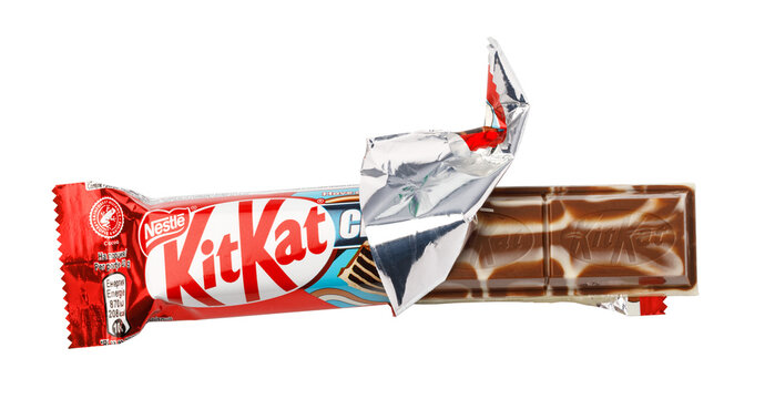 Kit kat chunky chocolate bar opening wrapper, transparent background