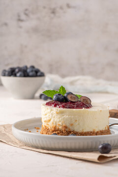 Mini cheesecake with blueberry compote