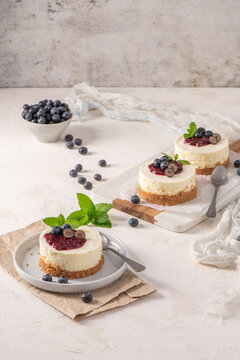 Mini cheesecakes with blueberry compote