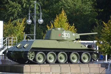 Fototapeta premium BERLIN GERMANY: Tank of Soviet War Memorial is war memorials to commemorate war dead of 80,000 soldiers of Soviet Armed Forces who died during the Battle of Berlin in April and May 1945