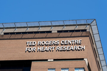 Fototapeta premium Toronto, Ontario, Canada - August 5, 2026: The exterior signage of the Ted Rogers Centre for Heart Research located on University Avenue in Toronto, Canada. The center is a partnership between The Hos