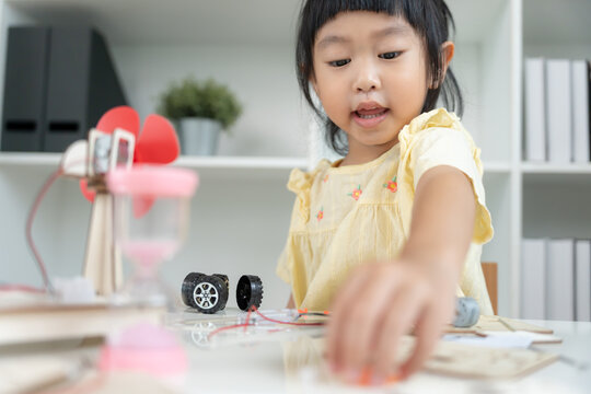 Electronic Activity Kit, STEM science toy,  child learn electrical processes through hand on experience without screen time, emotional intelligence, intellectual intelligence, executive function.
