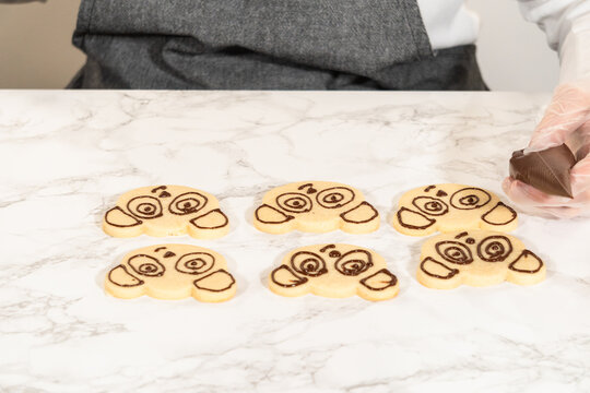 Rich Chocolate Royal Icing for Decorating