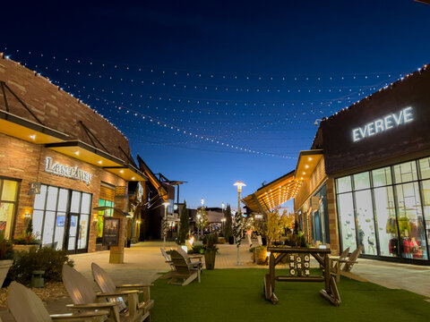 Evening scene at Park Meadows shopping plaza