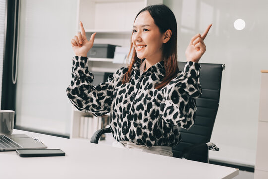 Confident asian business woman standing in modern office
