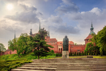 Gotycka katedra z XIV wieku we Fromborku (tutaj pochowano Mikołaja Kopernika) © Janusz Lipiński