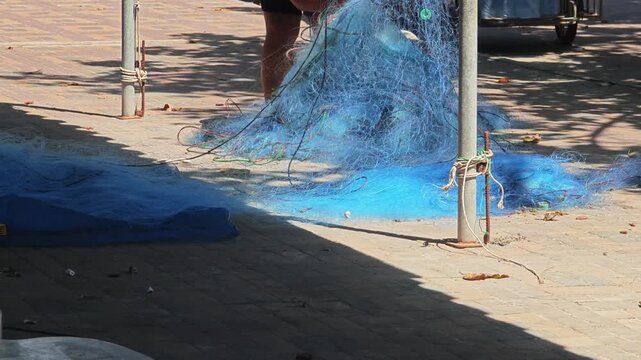 Blue fishing net, pull in a cast net.