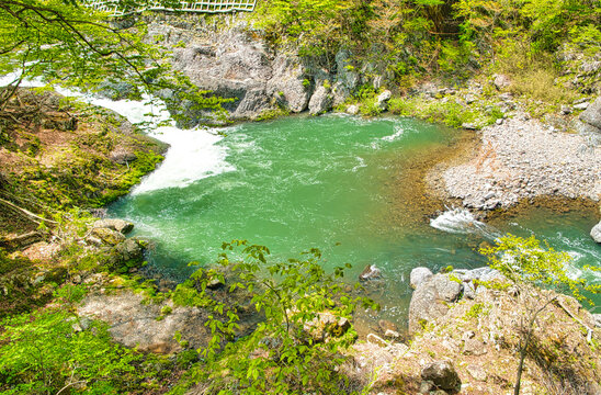 栃木県那須塩原市　塩原温泉を流れる布滝	