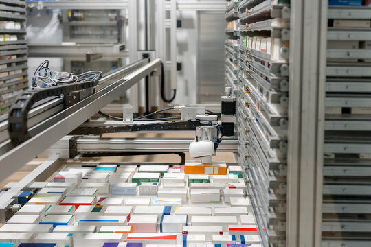 Automated pharmacy system for medicine storage and dispensing