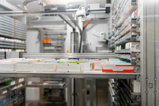 Automated pharmacy machine dispense prescription medicine packages