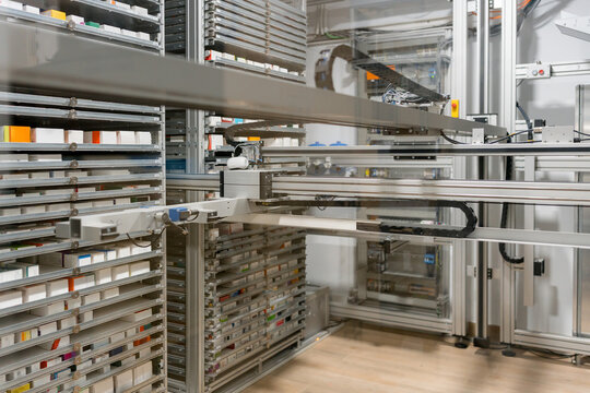 Automated pharmacy dispensing system for medicine storage