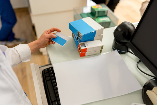 Pharmacist scan sanitary card at pharmacy counter