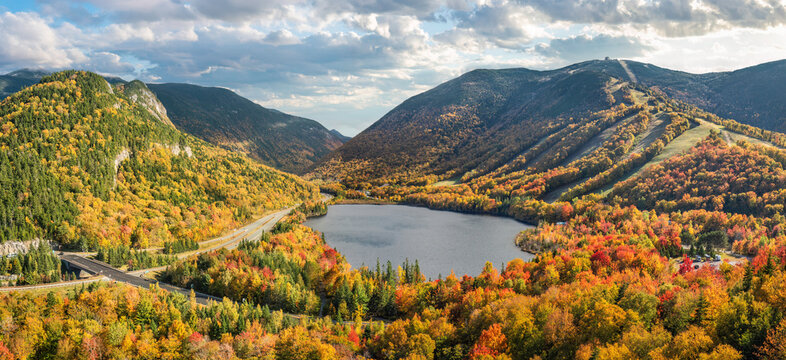 Peak autumn colors at the Franconia Notch from Artist's Bluff  - New Hampshire - New England