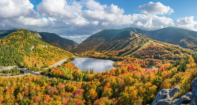 Peak autumn colors at the Franconia Notch from Artist's Bluff  - New Hampshire - New England