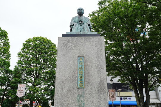Statue of Eiichi Shibusawa at Seien Square, Fukaya Station in Saitama, Japan - 日本 埼玉県 JR深谷駅前 青淵広場 渋沢栄一像