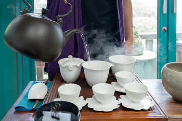 九份茶坊の金銀花シリーズ茶器セットでいただく台湾茶　Jiufen Teahouse © Chiho Oki