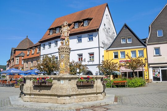 kulmbach, deutschland - 29.05.2026 - zinsfelder brunnen am holzmarkt