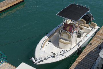 Fototapeta premium a boat at a marina in Toronto