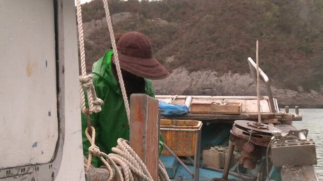 Korea fish trap fishing octopus crab eel rockfish seafood fishery ocean marine product 한국 통발 어업 문어잡이 게 문어 붕장어 우럭 해산물 수산물 바다 어장 어촌 수산업 생선 식재료