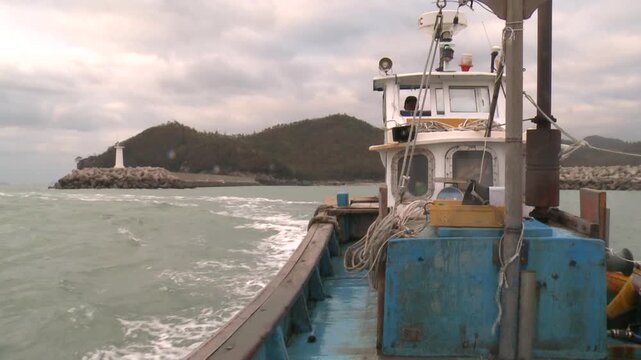 Korea fish trap fishing octopus crab eel rockfish seafood fishery ocean marine product 한국 통발 어업 문어잡이 게 문어 붕장어 우럭 해산물 수산물 바다 어장 어촌 수산업 생선 식재료