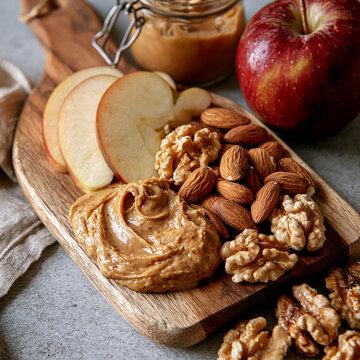 Healthy snack combining fiber and healthy fats to promote stable blood sugar and mindful eating.