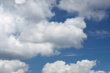 Obraz premium Blue Sky With Fluffy White Clouds on a Bright Sunny Day