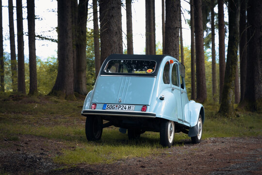 Citro&euml;n 2CV, genannt "Die Ente" aus 1969