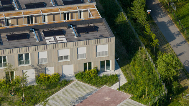 Aerial view of prefabricated housing construction in Zoetermeer, showing fast modular building as a solution for the growing housing shortage.