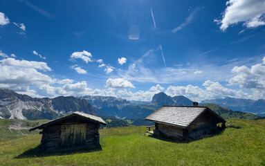 Obraz premium Idyllic mountain landscape in the Alps with blooming meadows, Alpe di Cisles, Seceda Ridgeline, Dolomiti , Pieralongia, Col Raiser