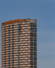 Fototapeta premium A tall high rise building with a modern and creative desing