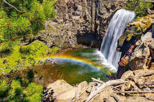 Rainbow Falls cascading over volcanic cliffs in Devils Postpile National Monument California