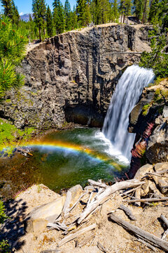Rainbow Falls cascading over volcanic cliffs in Devils Postpile National Monument California