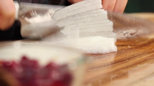 Korea pear julienned pear fresh fruit slicing pear knife kitchen food preparation Korea 한국 나주배 배 채썰기 과일 칼 도마 주방 식재료 조리과정