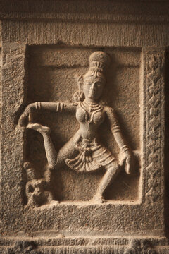 A bas reliefs in Hindue temple. Arunachaleswar Temple. Thiruvannamalai, Tamil Nadu, India, with Brihadishwarar Temple