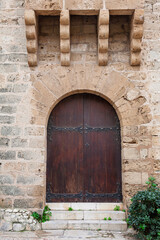 Rundbogen-Portal in einem historischen Gebäude, Palma, Mallorca © AnnaReinert