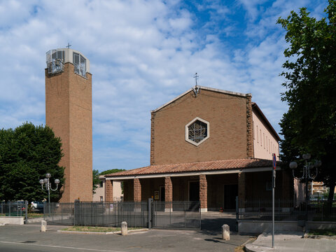  Chiesa di Santa Maria Goretti , 20th century church in Latina, Italy