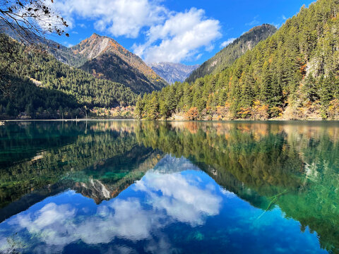 The breathtaking scenery of the crystal-clear turquoise lake with autumn colors at Jiuzhaigou National Park in Sichuan Province, China