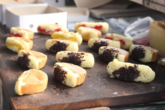 pukis cake on wooden table