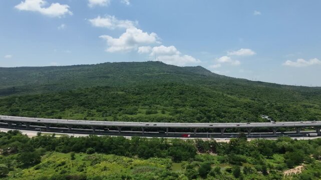 Road conditions and traffic on expressways connecting the central and northeastern regions of Thailand.